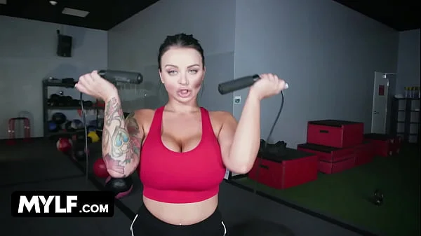 Curvy Milf Payton Preslee Oils Up Her Huge Tits And Juicy Booty And Fucks Her Workout Buddy - Mylf