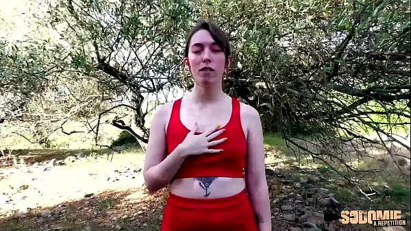 Daisy offre son cul dans un gang-bang