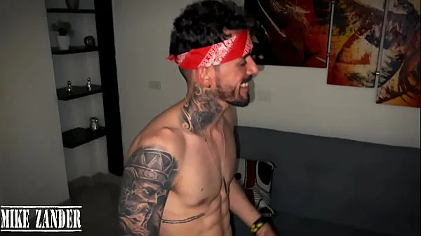 Blowjob handstand. On this episode a delicious fucking and a new technique of Mike Zander for receive a blowjob.