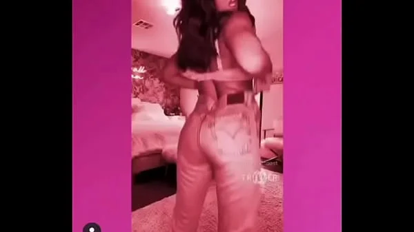 Channel West Coast booty twerk