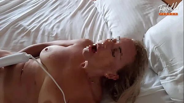 Multiple orgasm. The wife cums many times in a row. (059)