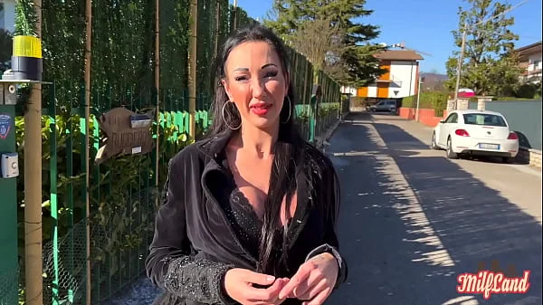 Laura, une Italienne pulpeuse qui aime le sexe Part 1