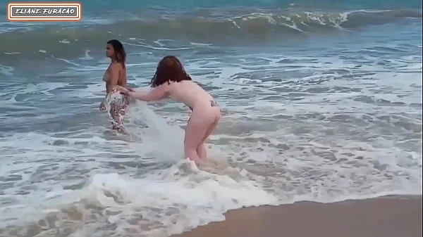 Fizemos sexo com estranho na praia ele deixou nós duas toda fodida