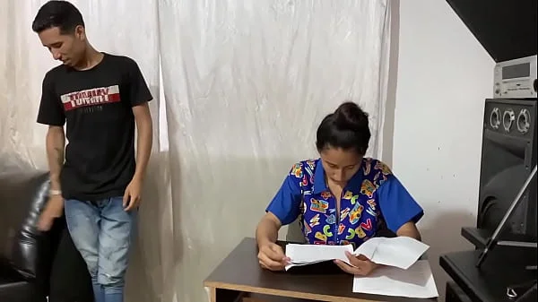 follo con la profesora para que me suba las notas y no poder reprovar el año escolar