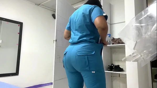 Paciente culona aceitada grabada en consultorio