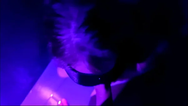 Teen-Schlampen ins Maul gepisst (Piss-Zusammenstellung)