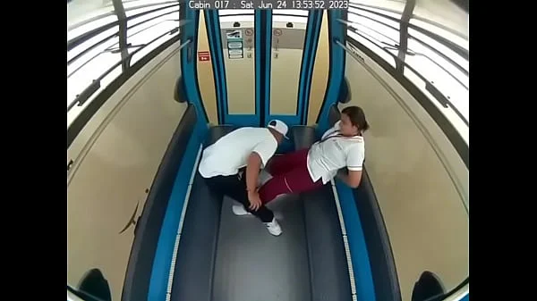 Cogiendo en el Teleférico