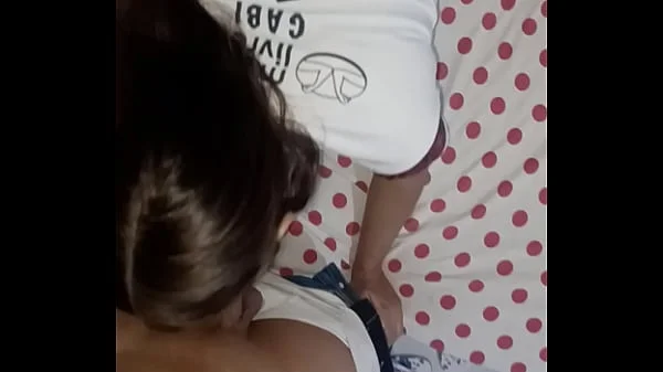 Novinha de 18 mamando