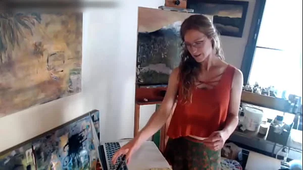 Twitch Streamer Flashing Boobs while Painting Art OH BOY!!!