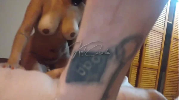A safada deu gostoso para o marido e o amigo novinho.