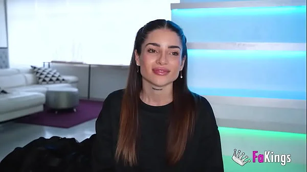 Argentine babe Rubi Cosmo is looking for new experiences and try Spanish porn