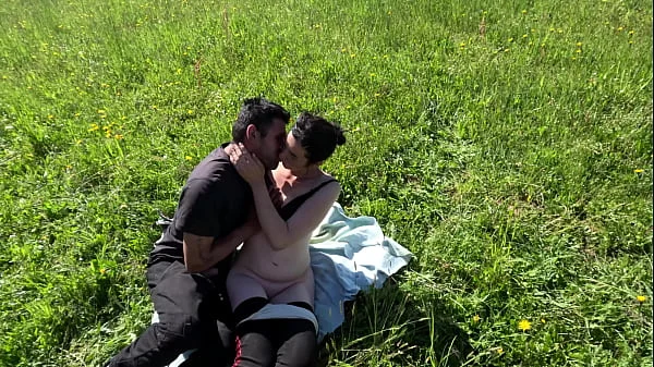 Gypsy couple and their first porn in nature