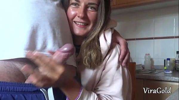 Quick Homemade Handjob from Sexy Camilla Moon with Lot A Cum
