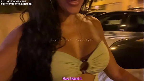 Angela Doll - défi risqué ! Je suce un inconnu en pleine rue avec pleins de piétons autour. Il m'a tout giclé dans la bouche