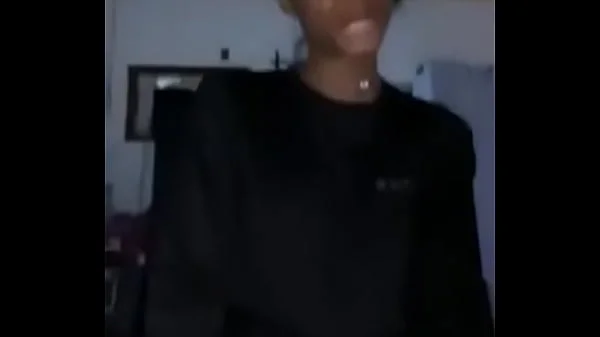 Pretinha mamando tudo