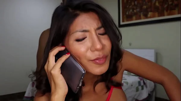 Moglie Troia Si Fa Scopare Dal Vicino Al Telefono Con Il Marito Cornuto