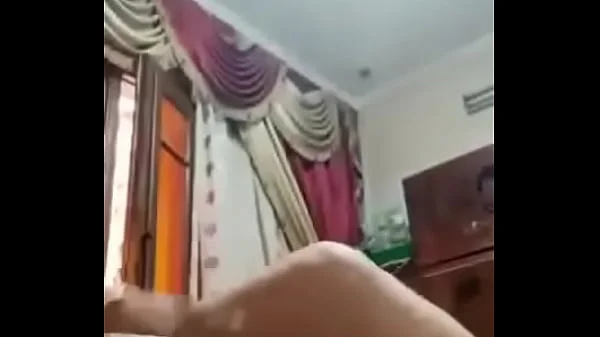 ماما بتنيك نفسها