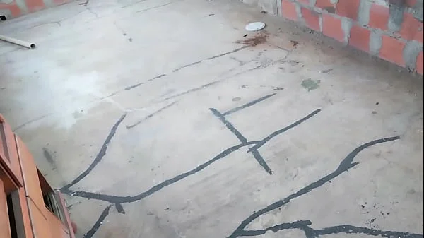 DESCUBRO A MI HERMANASTRA FUMANDO EN LA AZOTEA Y MIENTRAS ME CHUPA LA POLLA ME PIDE QUE SE LA META PARA NO CONTARLE A MI MADRASTRA -1 parte-