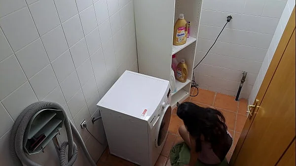 Horny Married Mom Fucks the Handyman on The Laundry Machine