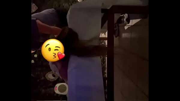 Masajista se aprovecha de rubia. Cámara escondida.