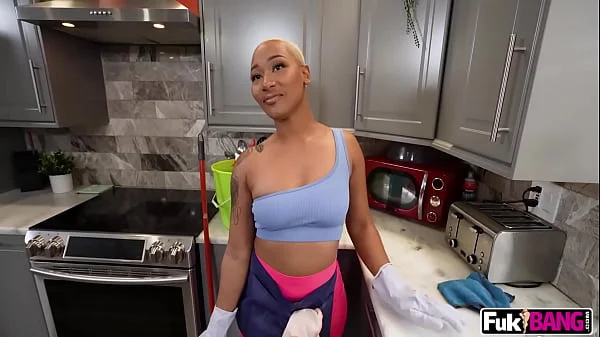 Maid Thick Ass Daphne Get Naked With a Few Dollars