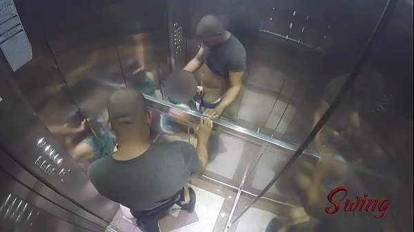 Sorayyaa e Leo Ogro foram pegos fudendo no elevador