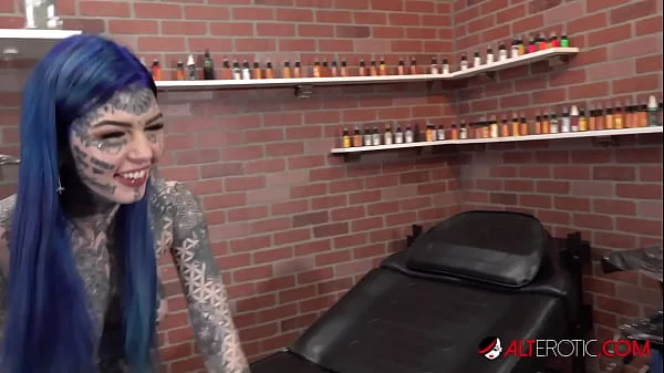 Australian beauty Amber Luke gets a new nose tattoo