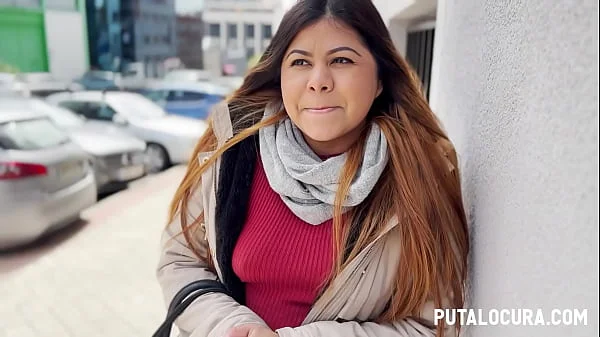 chica de El Salvador es convencida en la calle para hacer sexo