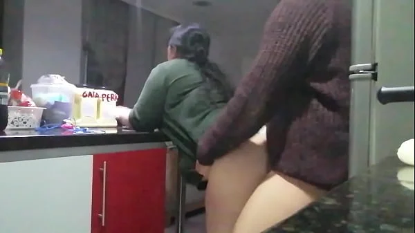 Vecina gordita me llama cuando el marido no esta