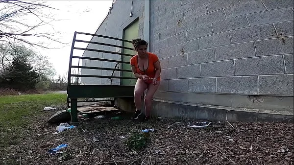 Milf Jail Break - plugged and bottomless
