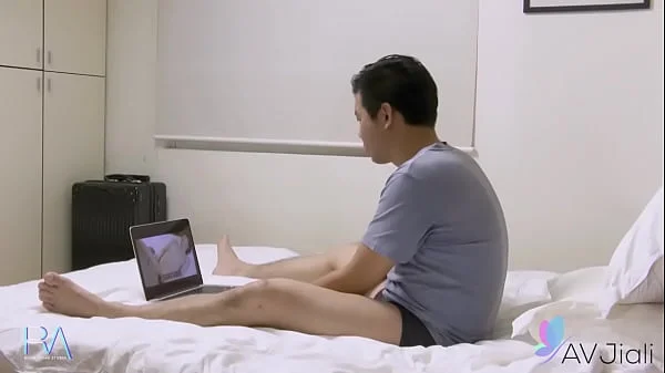 Naughty girl and co-worker Huang Ying ends up fucking her colleague during quarantine