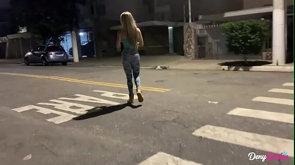 Milf gostosa encontra fã depois da academia e faz ele ir para casa com ela comer seu cu sem camisinha (ANAL) - www.denybarbie.com.br